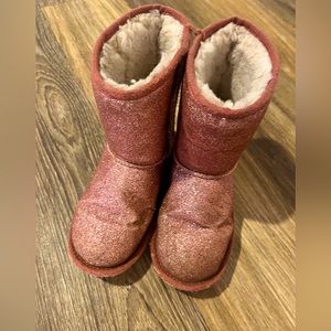 Beautiful kid pink uggs . Size 2. Good condition